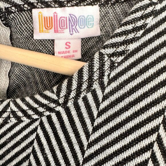 Lula Roe Amelia Dress Size Small Black White Print Pleated Zip Stretch Pockets - Picture 3 of 12